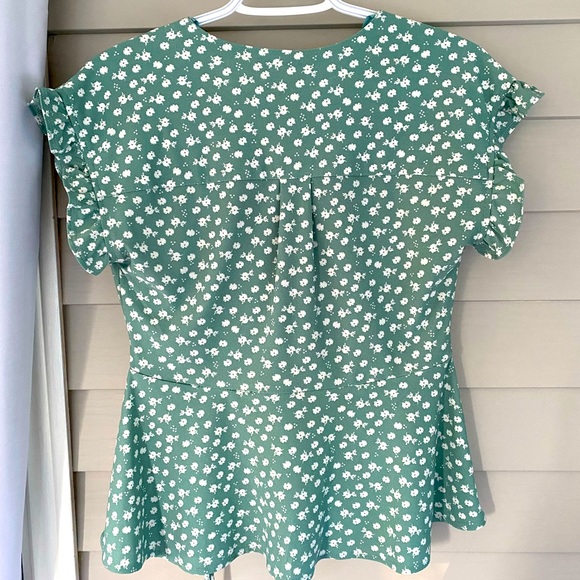 Monteau Mint Floral V-Neck Top Size Medium - Picture 3 of 5